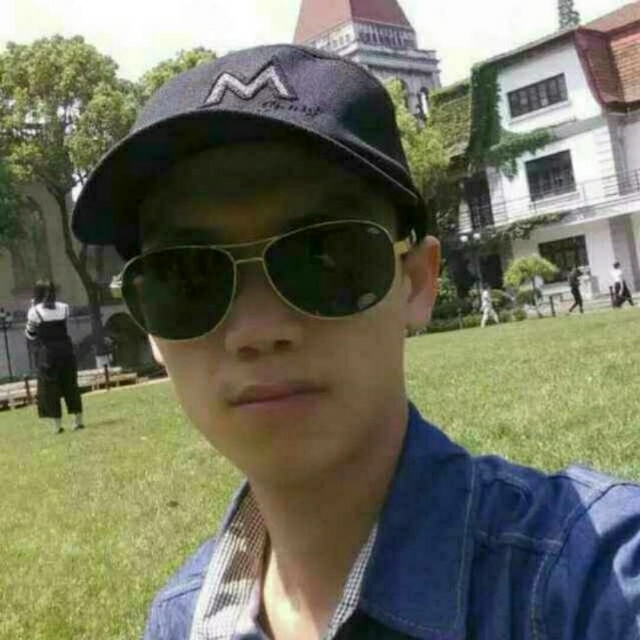 龙小华的第一张照片--济南相亲服务中心