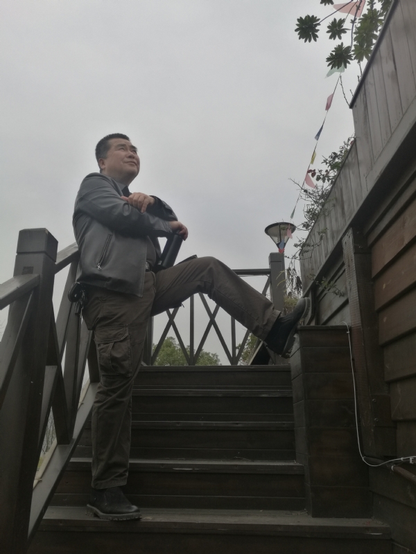 孤单背影的第一张照片--济南相亲服务中心