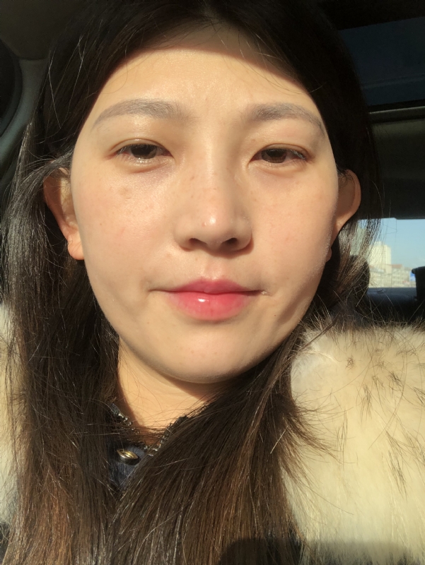轻闭双眼的第一张照片--济南相亲服务中心