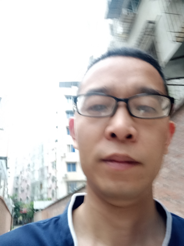 眼镜的第一张照片--济南相亲服务中心
