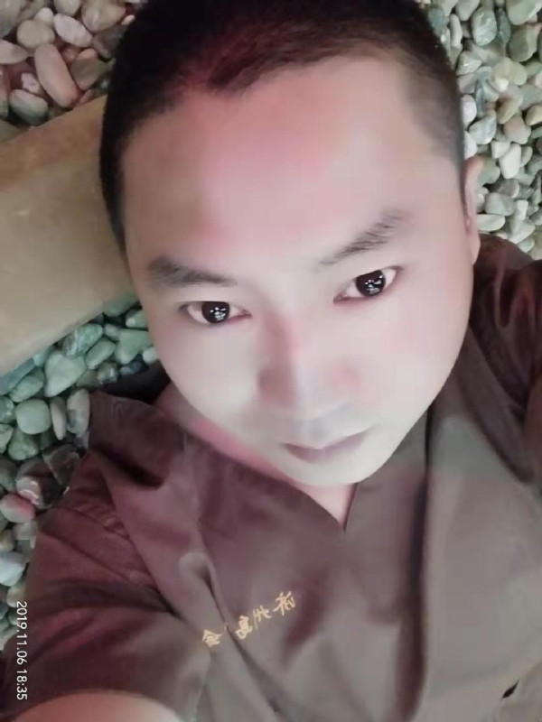 红枫叶的第一张照片--济南相亲服务中心