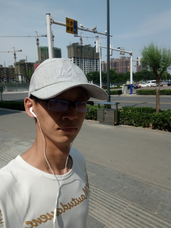 挥一挥手什么都没有的第一张照片--济南相亲服务中心