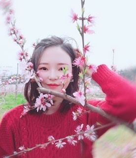 小桌子的第二张照片--济南相亲服务中心