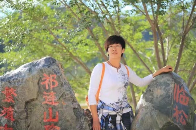 弱水河边青春草的第一张照片--济南相亲服务中心