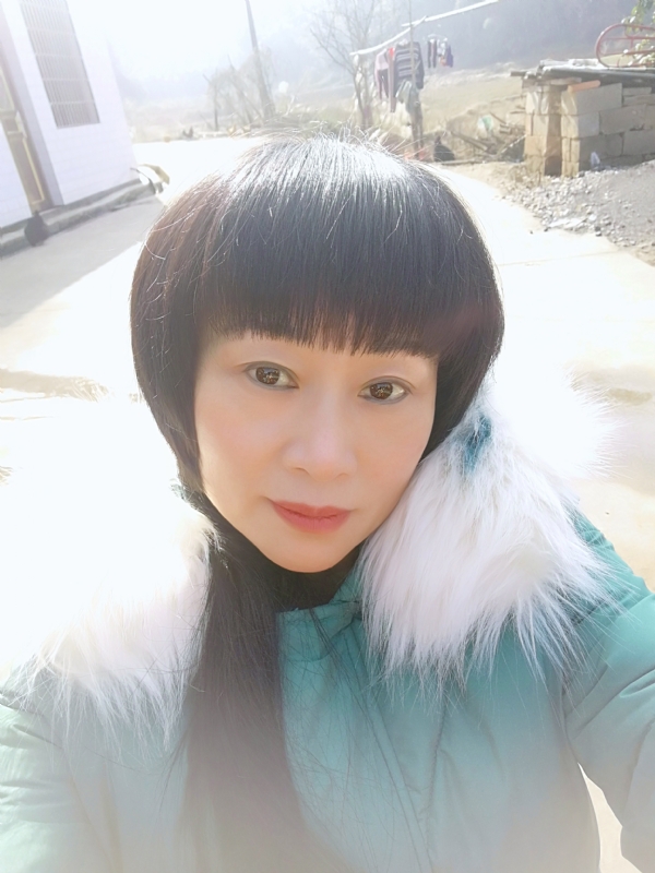 金鱼儿的第一张照片--济南相亲服务中心