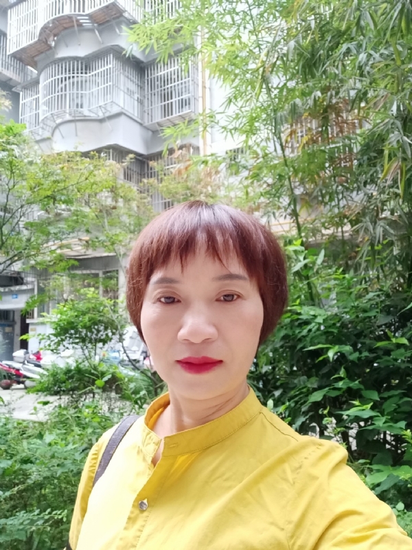 小瓶子的第二张照片--济南相亲服务中心