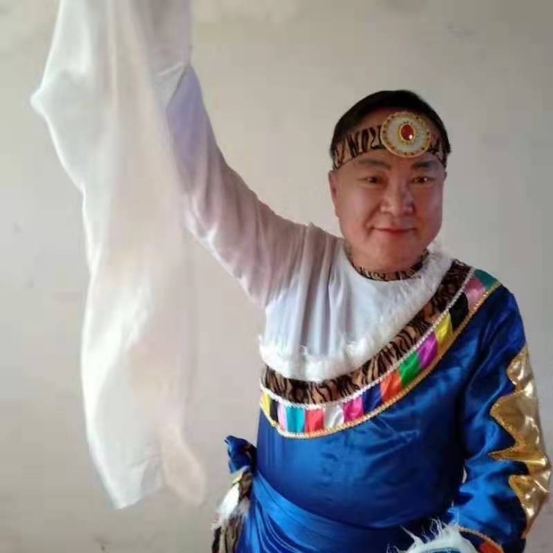 走在冷风中的第一张照片--济南相亲服务中心