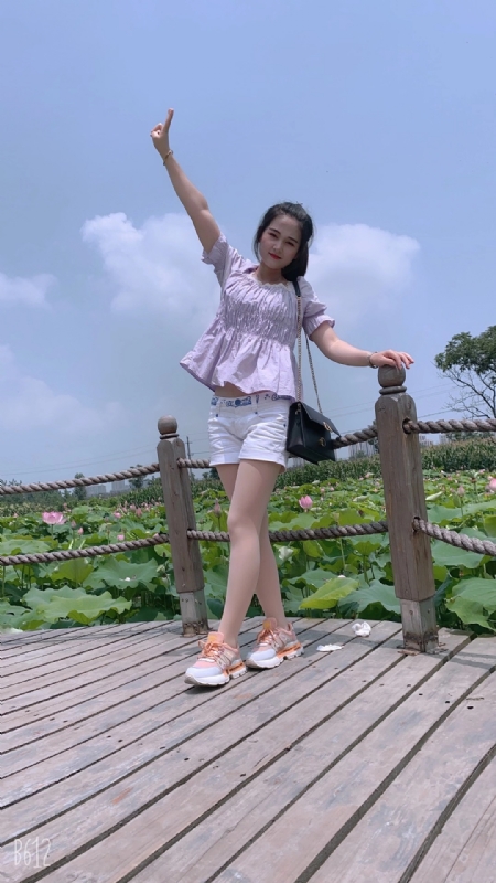 秋水伊人的第一张照片--济南相亲服务中心