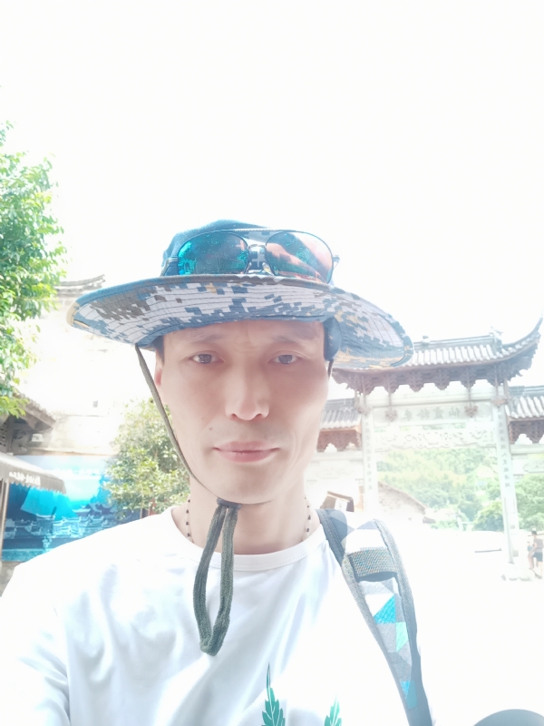 童群海的第一张照片--济南相亲服务中心
