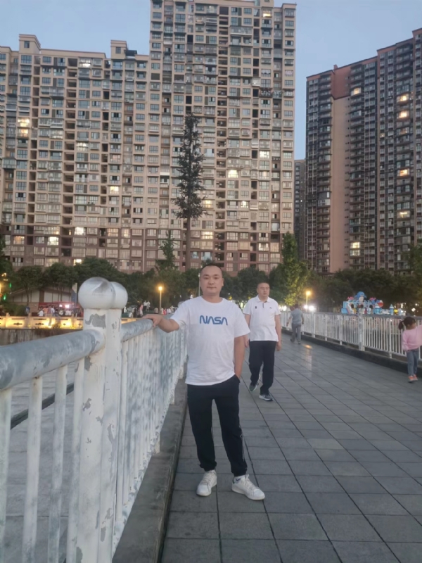 寂寞的男人的第一张照片--济南相亲服务中心