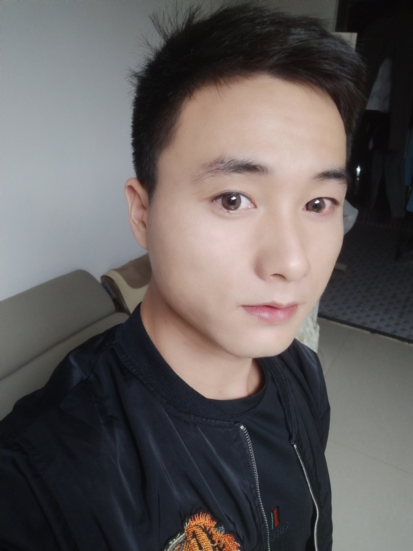 何凡的第三张照片--济南相亲服务中心