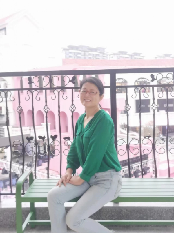 丽华的第三张照片--济南相亲服务中心
