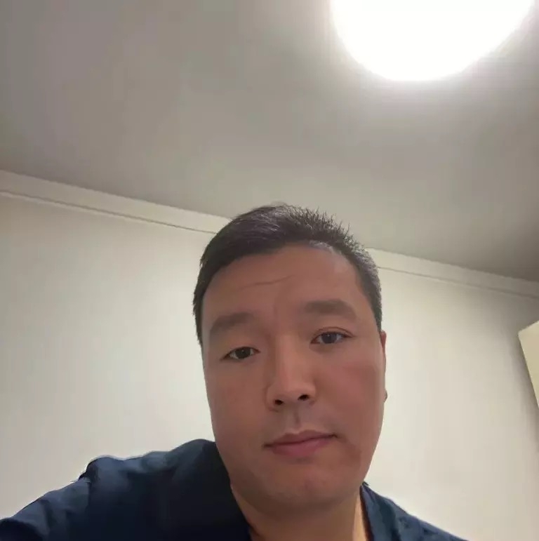 穿唐装的松鼠的第一张照片--济南相亲服务中心