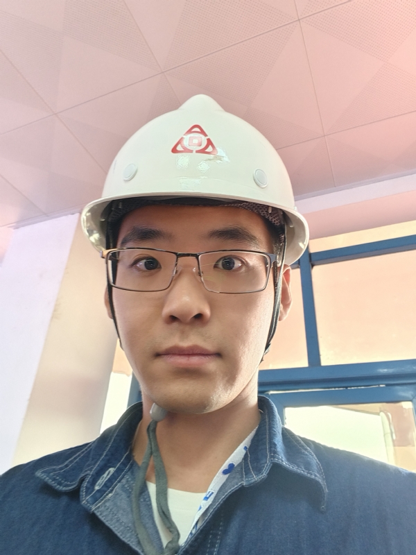 何鹏宇的第二张照片--济南相亲服务中心