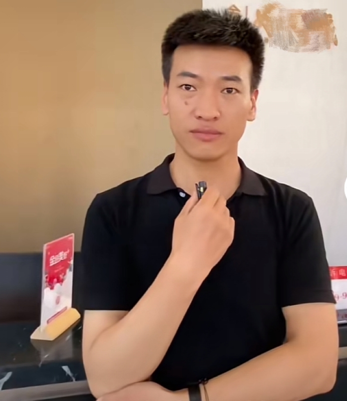 一杯梁白开的第一张照片--济南相亲服务中心