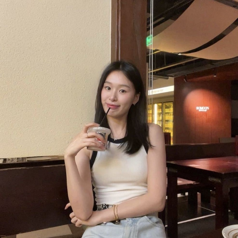羽毛的第一张照片--济南相亲服务中心