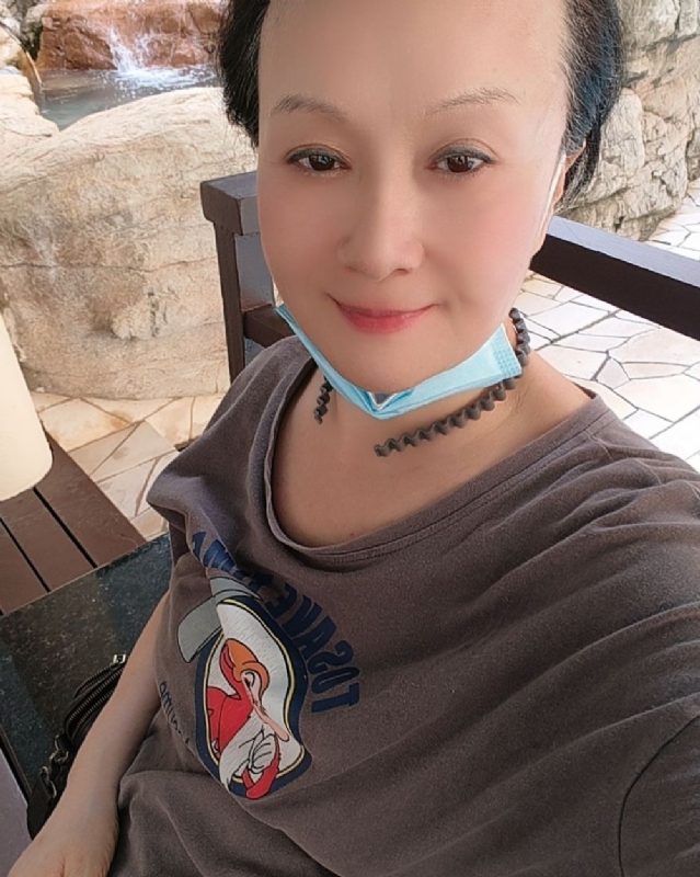 hong的第三张照片--济南相亲服务中心