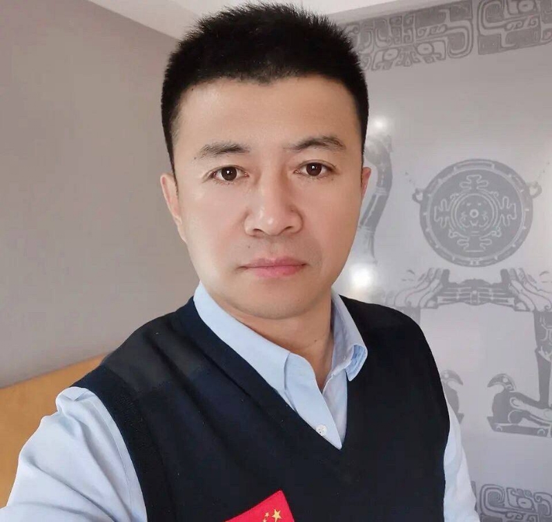 生在红旗下的第一张照片--济南相亲服务中心