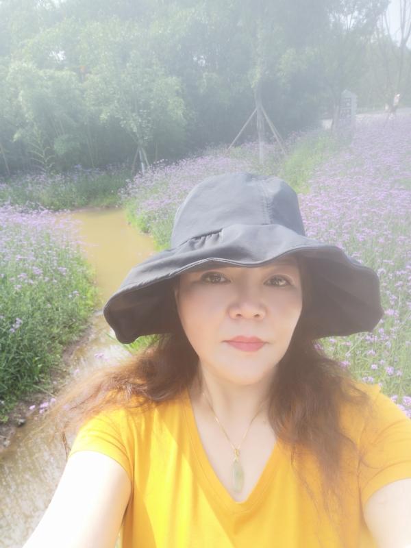 宛霞的第三张照片--济南相亲服务中心