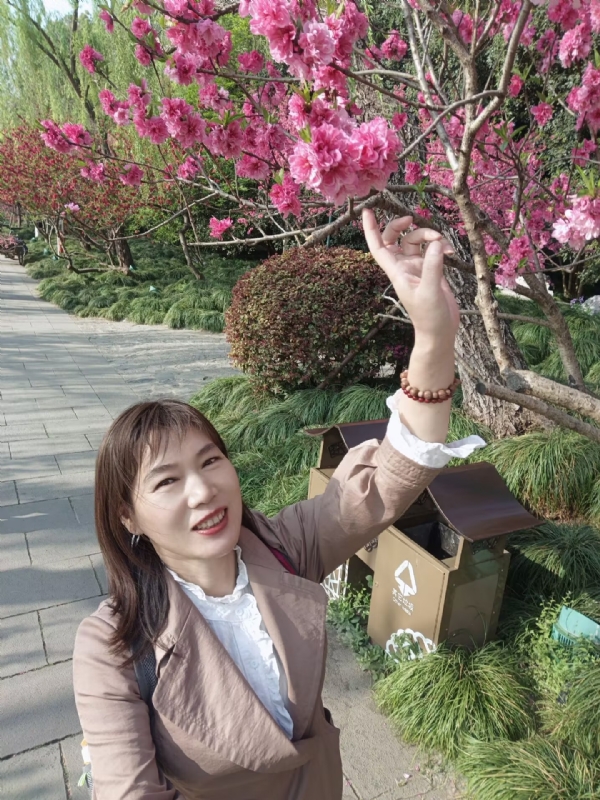 丽娜的第四张照片--济南相亲服务中心